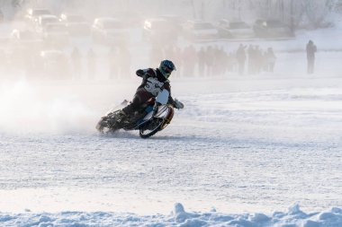 Yarı final bireysel gezintisi sırasında kimliği belirsiz motorcu
