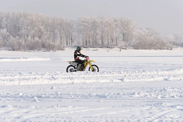 Motocyklový Sport v zimě. — Stock fotografie