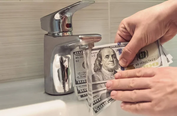 Money laundering in washbasin — Stock Photo, Image