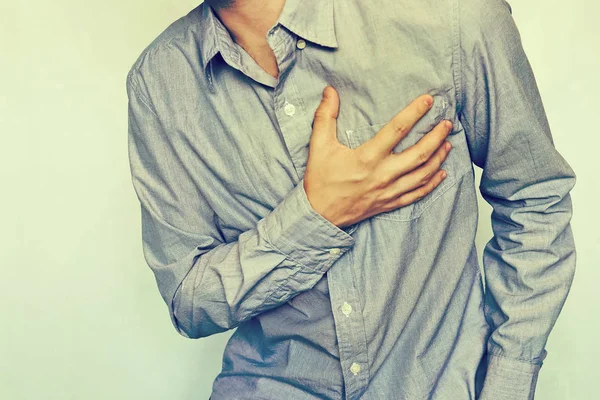 Κοντινό πλάνο ώριμα αρσενικά επώδυνη στήθος. — Φωτογραφία Αρχείου