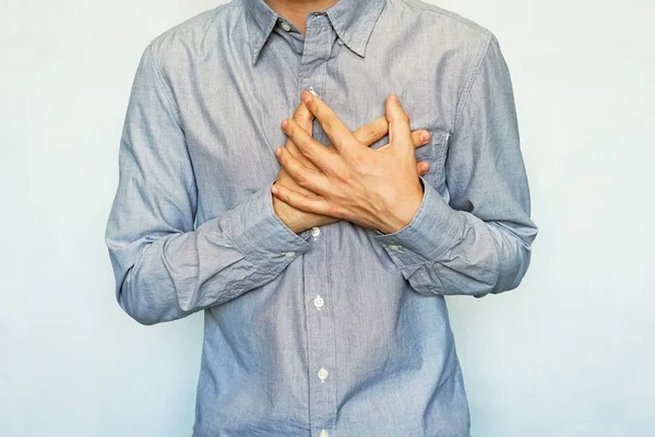 Männer mit Symptomen eines akuten wiederkehrenden Herzinfarkts. — Stockfoto