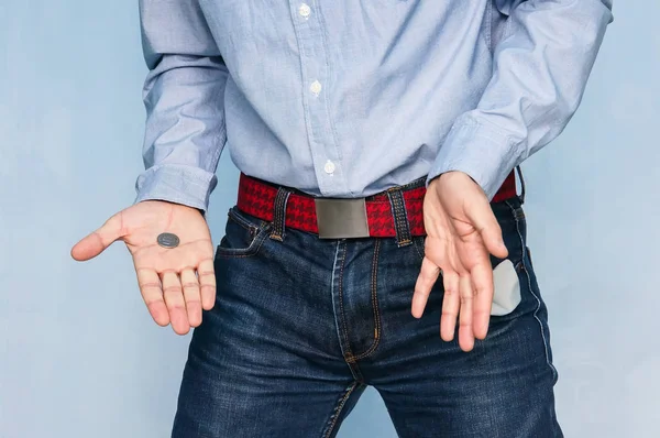 Man showing his empty pocket — Stock Photo, Image