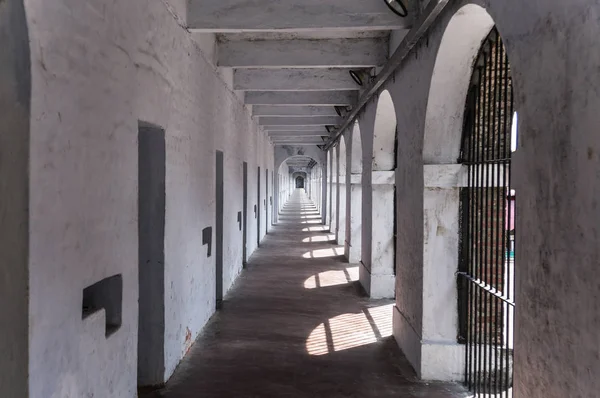 Коридор в крилі порт Блер стільникового в'язниці, — стокове фото