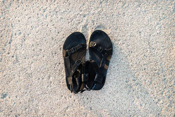 Sandál na pláži. — Stock fotografie