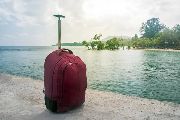 Travel concept. Suitcases on seascape background — Stock Photo, Image