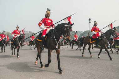 Hazırlık Yeni Delhi'de bulunan Raj yoldan parading bağlı askerler