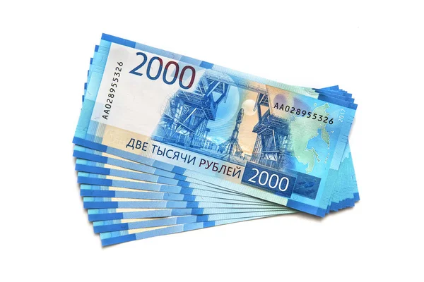 Billetes nuevos por valor de 2000 rublos aislados — Foto de Stock