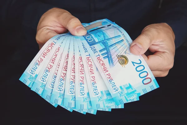 Empresario contando dinero, moneda del rublo ruso , —  Fotos de Stock