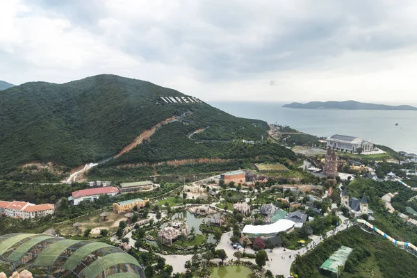 Vinpearl resort, nha trang, Vietnam - 05.01.2019: Luftaufnahme des Küstenortes vinpearl land park, at nha trang, viet nam — Stockfoto