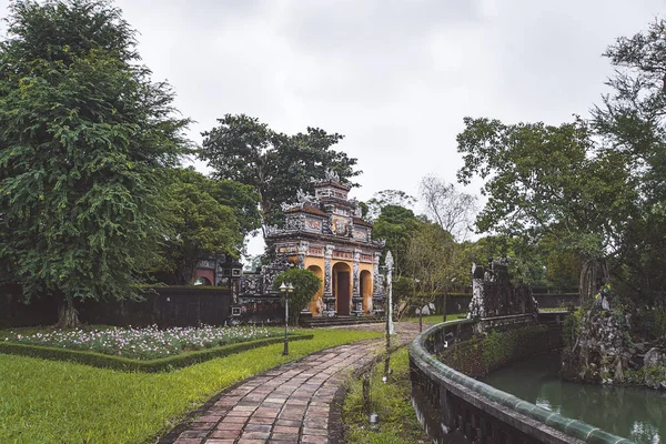 The East Gate, Hien Nhon Gate to the Purple Forbidden City. Ciudad Imperial La Ciudadela, Hue, Vietnam — Foto de Stock