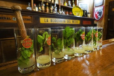 La Bodeguita del Medio 'daki ünlü bir barda mojito kokteyli.