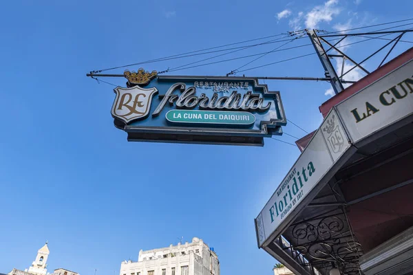 El histórico restaurante Floridita en La Habana. El lugar de nacimiento de daiquiri, un famoso cóctel cubano, El Floridita fue uno de los favoritos de celebridades como Ernest Hemingway — Foto de Stock