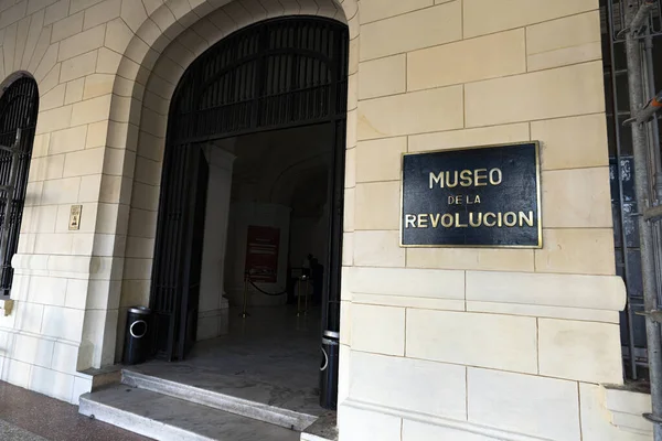 Museo de la Revolución en La Habana. El palacio fue la sede del gobierno cubano durante 40 años. . — Foto de Stock