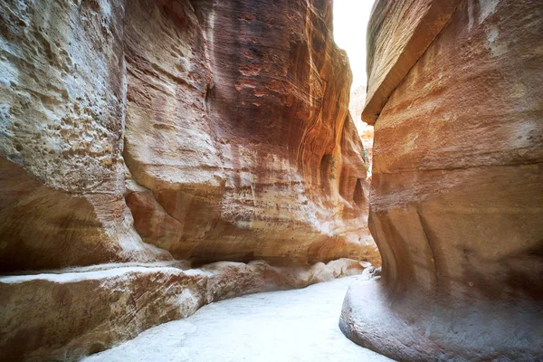 Fantastic beauty of Siq gorge in Petra, Jordan — Stock Photo, Image