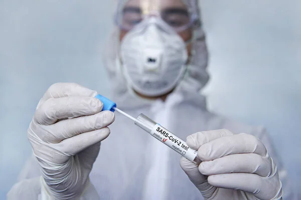 Coronavirus Covid Échantillon Expectorations Respiratoires Écouvillon Éprouvette Avec Gants Masque — Photo