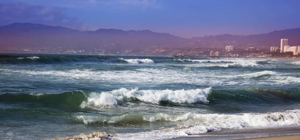 Stormy ocean waves. beautiful seascape.