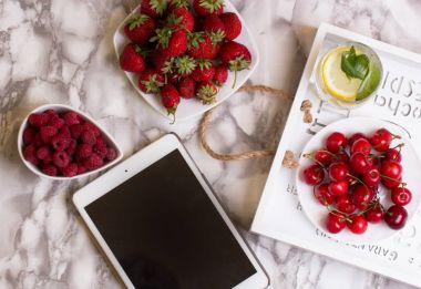 beyaz zemin üzerine Bayan aksesuarlar