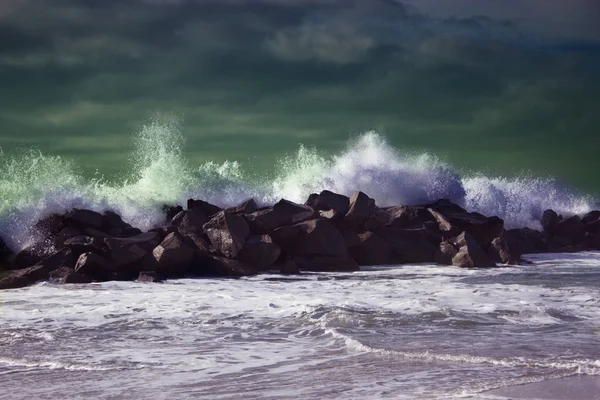 Stormy ocean waves. storm weather in a deep blue sea — Stock Photo, Image
