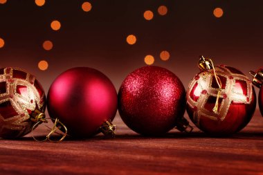 Güzel dekoratif Noel topları grup.