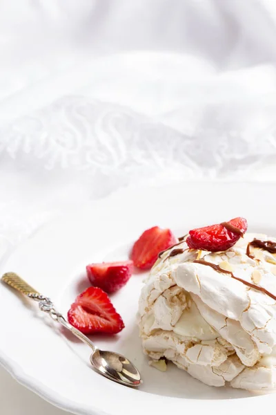 Pavlova - meringue cake with fresh strawberries. meringue roulad