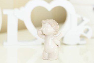 Heykelcikler küçük melekler. Sevgililer günü kavramı