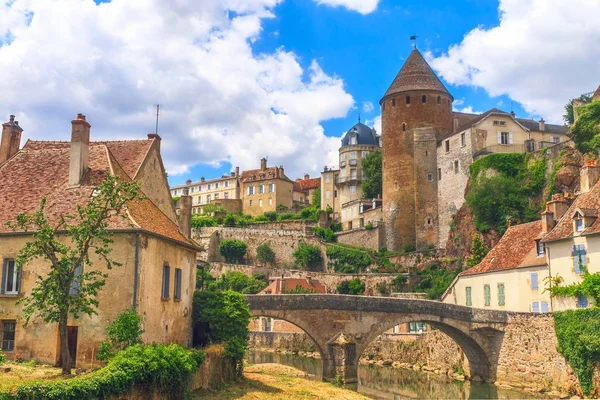 Pintoresca ciudad medieval de Semur en Auxois — Foto de Stock
