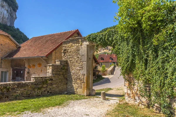 Vila medieval pitoresca Chateau-Chalon — Fotografia de Stock