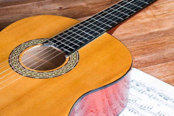 Guitarra acústica y fondo de madera — Foto de Stock