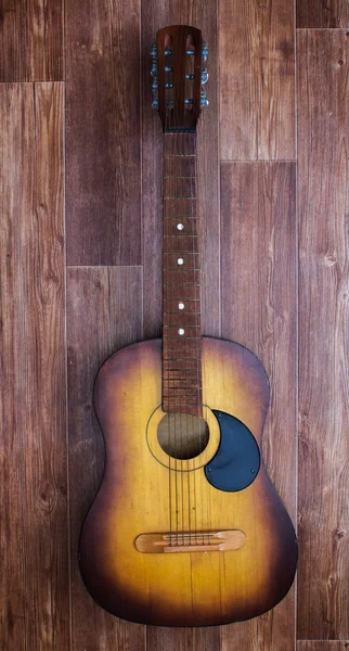 Acoustic guitar on a wooden background — Stock Photo, Image