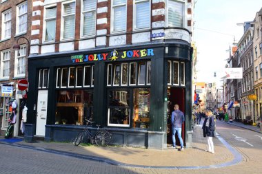 Amsterdam Hollanda 'daki ikonik kahve dükkanları dinlenmek ve sebze yemek içindir..