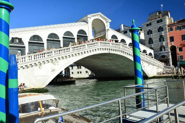 Wereldberoemde Rialtobrug Venetië Italië Een Zonnige Dag Oktober 2019 — Stockfoto