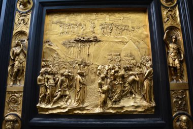 Ghiberti 'nin Floransa' daki Baptistery kapılarından bronz paneller. Bunlar kopyaları, müzedeki gerçek paneller..