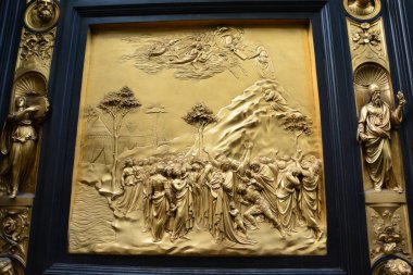 Ghiberti 'nin Floransa' daki Baptistery kapılarından bronz paneller. Bunlar kopyaları, müzedeki gerçek paneller..