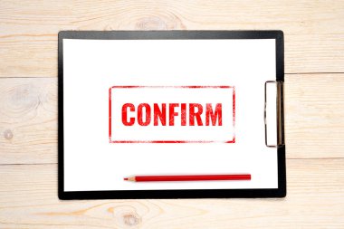 Boş kağıttaki kırmızı damgayı doğrula