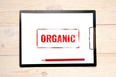 Boş kağıda organik kırmızı damga