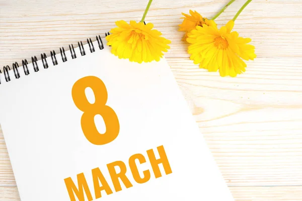 Marzo Calendario Giallo Con Fiori — Foto Stock