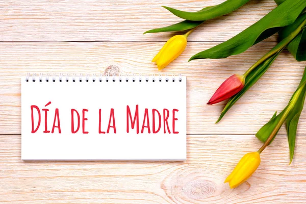 Muttertag Día Madre Española Saludos Tablones Rústicos Con Tulipanes — Foto de Stock