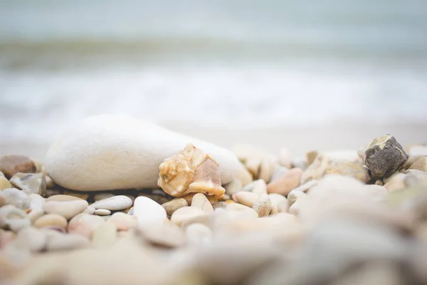 アドリア海のビーチで小石石のスタック — ストック写真