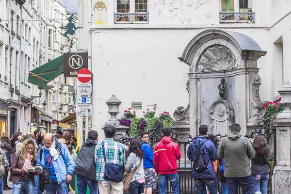 Manneken Pis, statue d'un garçon qui pisse à Bruxelles, Belgique — Photo