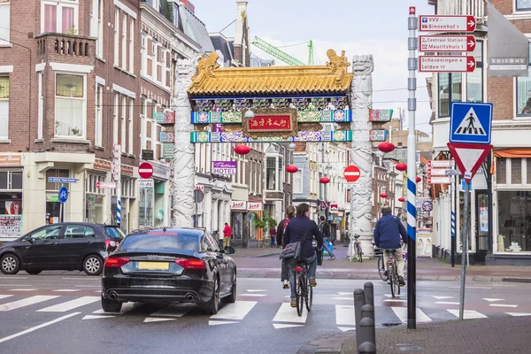 Brána do čínské čtvrti v Haagu, Nizozemsko — Stock fotografie