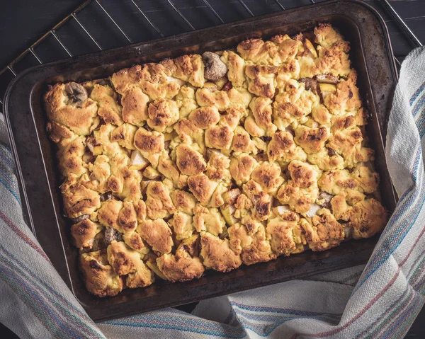 Sadece pişirme pan ile taze pasta pişmiş