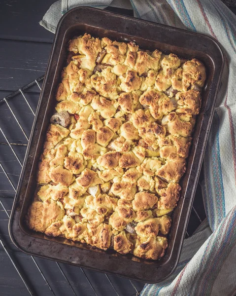 Sadece pişirme pan ile taze pasta pişmiş