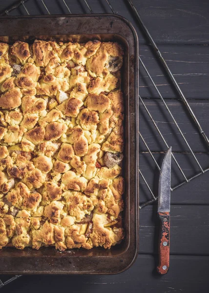 Sadece pişirme pan ile taze pasta pişmiş