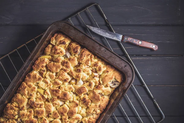 Sadece pişirme pan ile taze pasta pişmiş