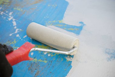 Metal yüzey boyama boya silindiri yakın çekim