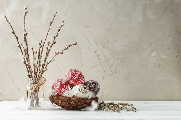 Natürmort Pysanky ile dekore edilmiş Paskalya yumurtaları