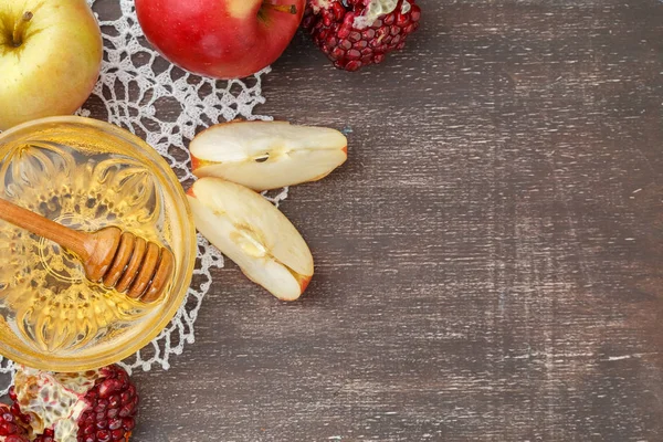 Rosh Hashanah concept, honey, apple, pomegranate — Stock Photo, Image