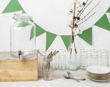 Çevre dostu parti için plastik yemek takımı