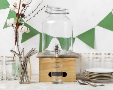 Çevre dostu parti için plastik yemek takımı