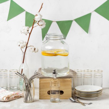 Çevre dostu parti için plastik yemek takımı